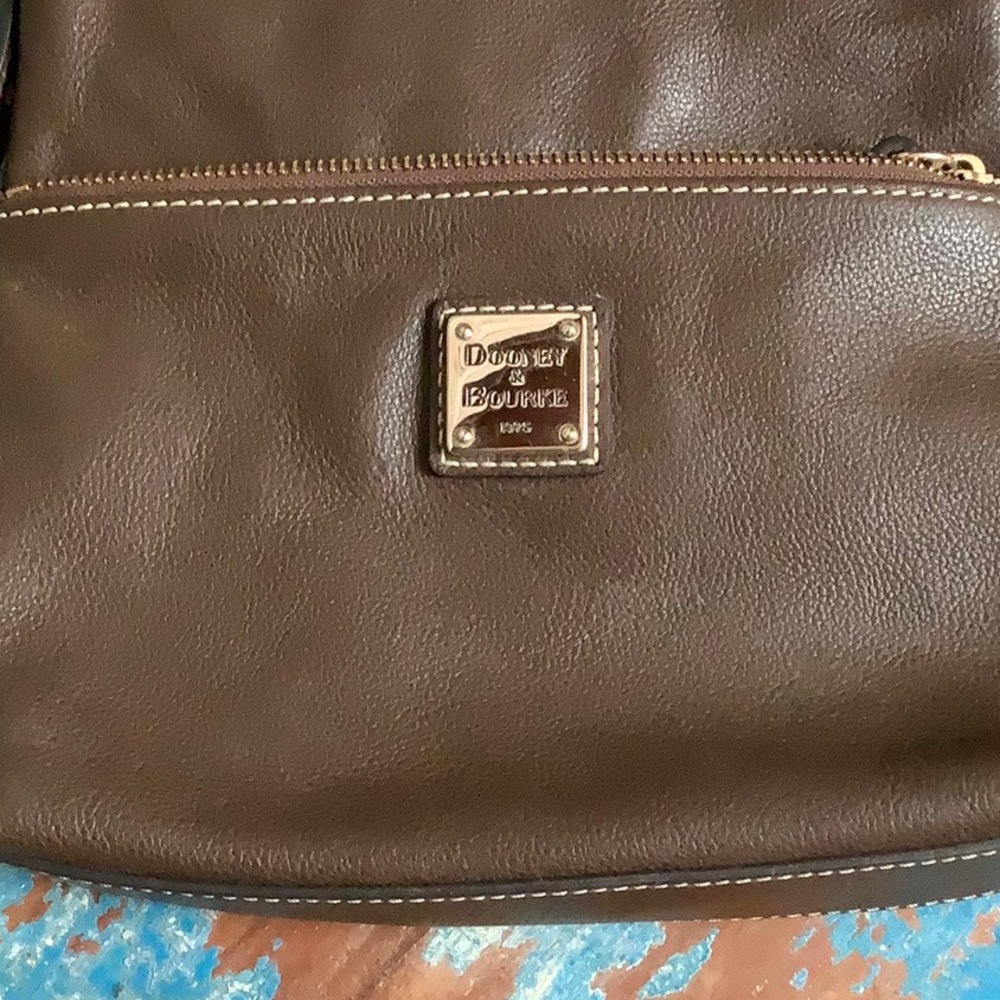 😍Dooney & Bourke Crossbody Pebble Leather Letter Carrier😍 - Picture 3 of 11